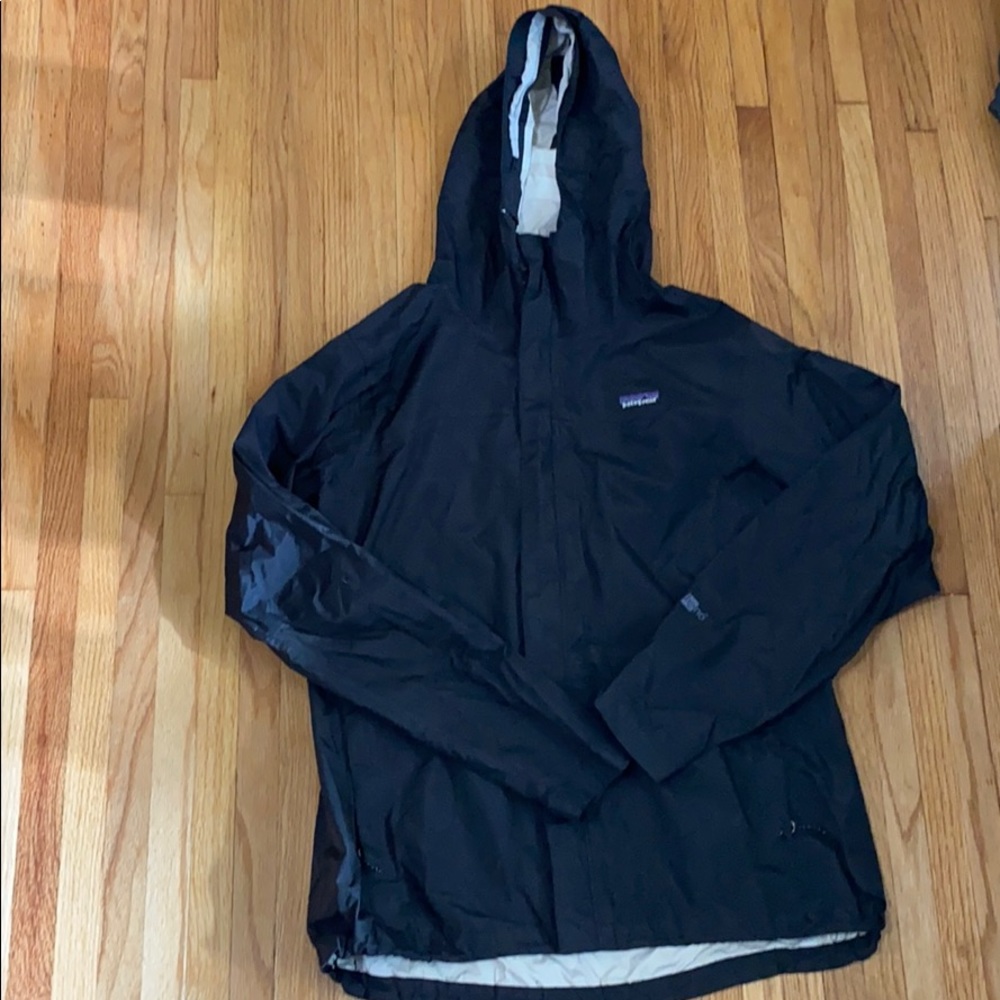 Women’s XL black Patagonia.